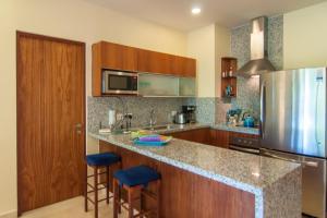 Happy Vibes Getaway with Stellar Oceanview Roof Pool!