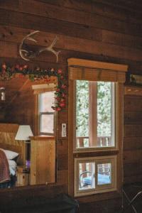 Rustic Cabin for 2 in Oak Creek Cabin Sycamore