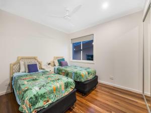 3 Moffat Beach Holiday House