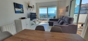 Ático con gran terraza y vistas al mar