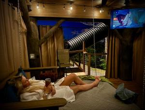 "Tree-T-Ment Center" Spa-Themed Luxury Treehouse with Indoor & Outdoor Soaking Tubs