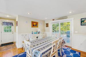 3BR House in Central Location with AC, Deck and Yard