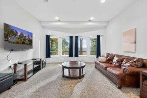 Mountain retreat w deck, game room & dog-friendly