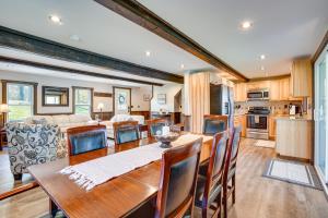 half Mi to Song Mtn Resort! All-Season Basecamp