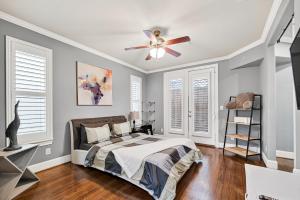 Tesla-Charger TX Medical Ctr Sleeps 7 5 beds