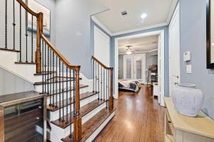 Tesla-Charger TX Medical Ctr Sleeps 7 5 beds