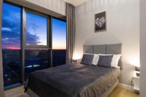 HANZA TOWER HIGH FLOOR Swimming Pool & Spa