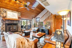 Cozy Digs Lake Lodge w 2 Decks, Game Room, Private Dock & Boat Slip