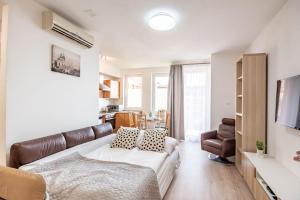 Balcony - Central - Large - Garage