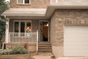 Close to Kingston Downtown