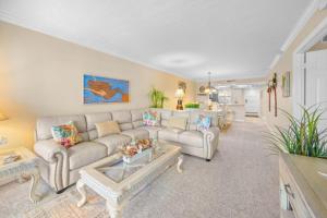 Pointe Santo B32 condo