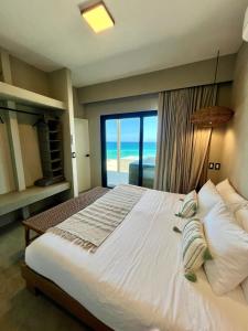 Beachfront Luxury Condo Private Jacuzzi Ocean Views