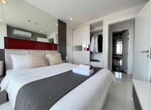 The vision condo - Sea view apartment balcony Pattaya Pratumnak beach
