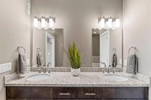 Gorgeous Property Near Convention Center