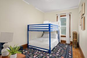 Bde Maka Stay - Classic 5 BR Heart of Uptown - Hennepin & Lyndale - Close to Lakes