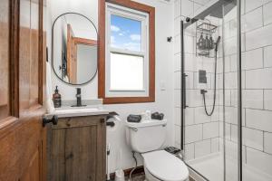 Bde Maka Stay - Classic 5 BR Heart of Uptown - Hennepin & Lyndale - Close to Lakes