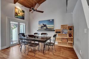 Fun Location! 1 block to Las Olas Pool & Parking