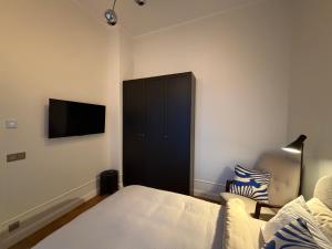 Stylish Apartment in Historic Villa Doll, City Center