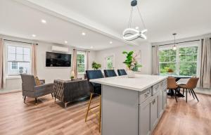 Luxury 5BR Home in Central Bloomfield Spot