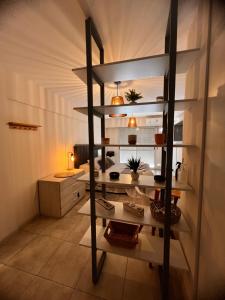 Monoambiente amplio con dos balcones a 1 cuadra de Av Pellegrini