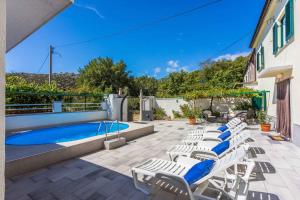 Holiday home in Drivenik 41881