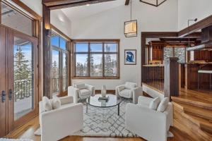 Silver Horse at The Colony