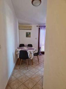 Apartment in Sv. Filip i Jakov 53959