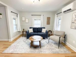 Jennifers Modern & Comfy Broadway Walkable Stay