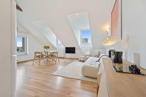 Modern 1-Bedroom near Train Station & Old Town