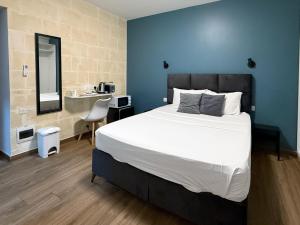 Mini Studios in Central Victoria