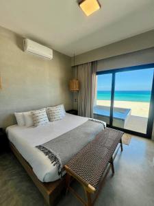 Beachfront Luxury Condo Private Jacuzzi Ocean Views