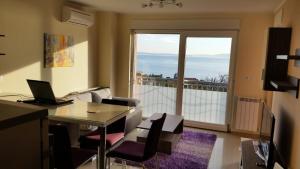 Apartments Sandra with free private parking