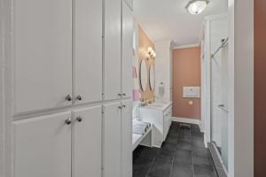 Spacious, Soulful Southern Stay