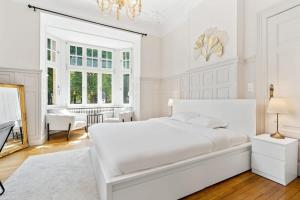 Sleek and Sophisticated in Prime Location