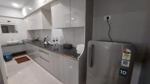Lavender Airport suite