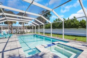 Marco Island Pool, Spa Getaway Fenced Pet Friendly