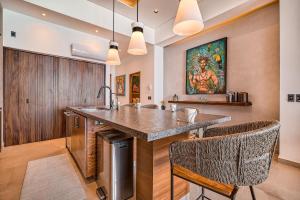 Oceanview Terrace, Pool, BBQ and Designer Touches