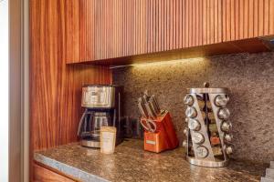 Oceanview Terrace, Pool, BBQ and Designer Touches