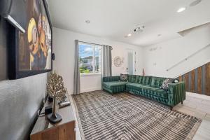 Contemporary 6 Bdrm Home with Private Spa in Encore