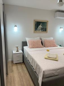 Apartments with parking space Mirca, Brac - 729