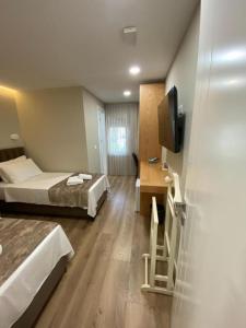 Hermes Petite Maison Hotel