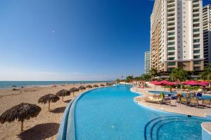 Pools, Gym and Restaurant, Beachfront 1BR