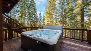 Hot Tub Sauna Forest Views in Tahoe Donner Cedar Summit by Avantstay