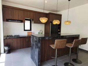 Hey-Sola Bali ,3BR Luxury Private Villa Near Canggu