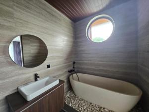 Hey-Sola Bali ,3BR Luxury Private Villa Near Canggu