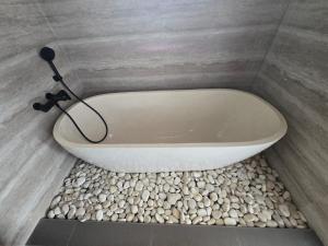 Hey-Sola Bali ,3BR Luxury Private Villa Near Canggu