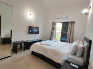 Assagao Valley View 1BHK Retreat with Pool, Free Wi-Fi & Parking