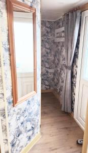 Jeans Caravan hire ref G