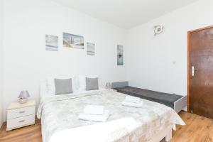 Apartments with parking space Zivogosce - Blato, Makarska - 22253