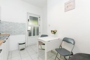 Apartments with parking space Zivogosce - Blato, Makarska - 22253